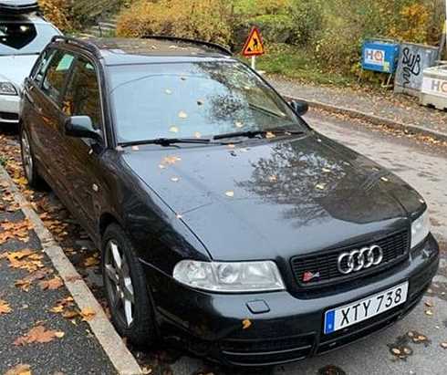 Svart Audi S4 Avant B5 stulen i Vallentuna